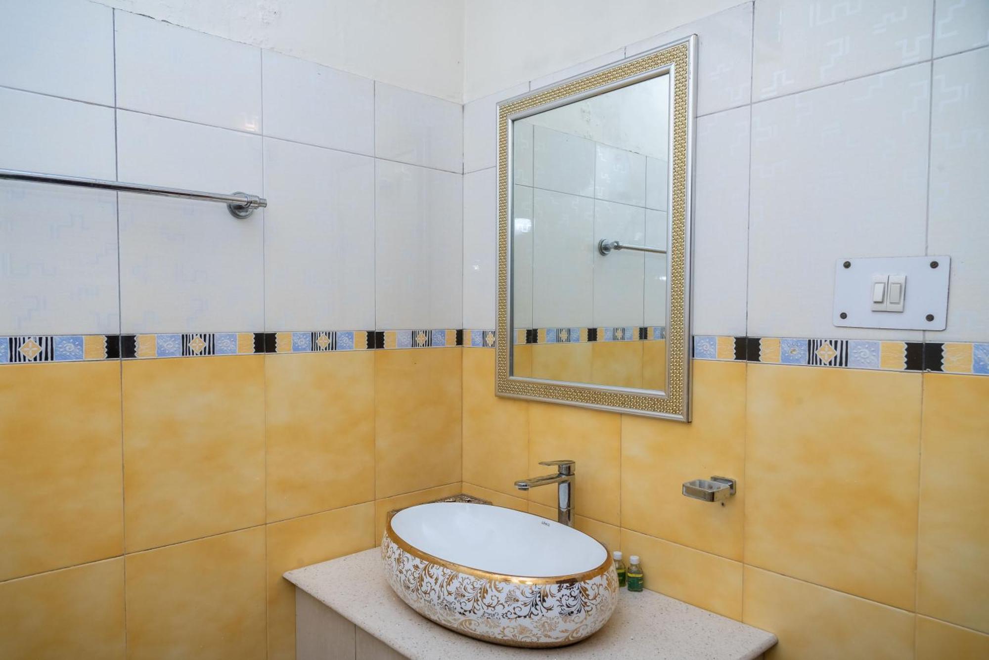 The Urban Grandeur 1 Bed & Breakfast Guwahati Ngoại thất bức ảnh