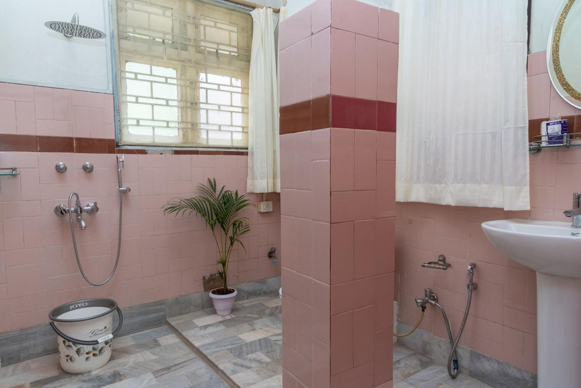 The Urban Grandeur 1 Bed & Breakfast Guwahati Ngoại thất bức ảnh